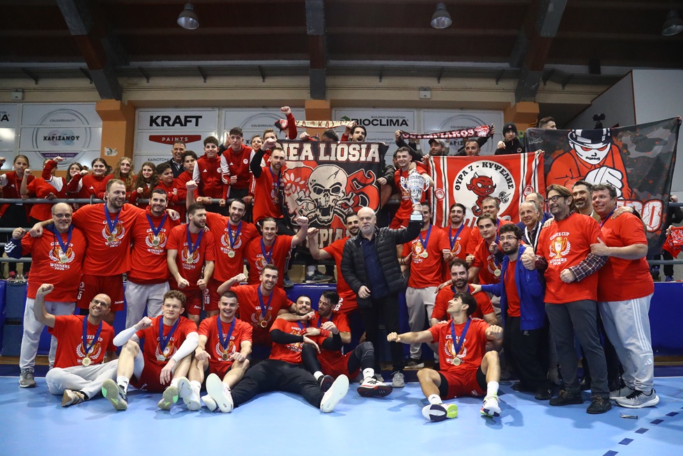 Ερυθρόλευκη κυριαρχία: Η απονομή μίας ακόμη κούπας στον Ολυμπιακό (vids)