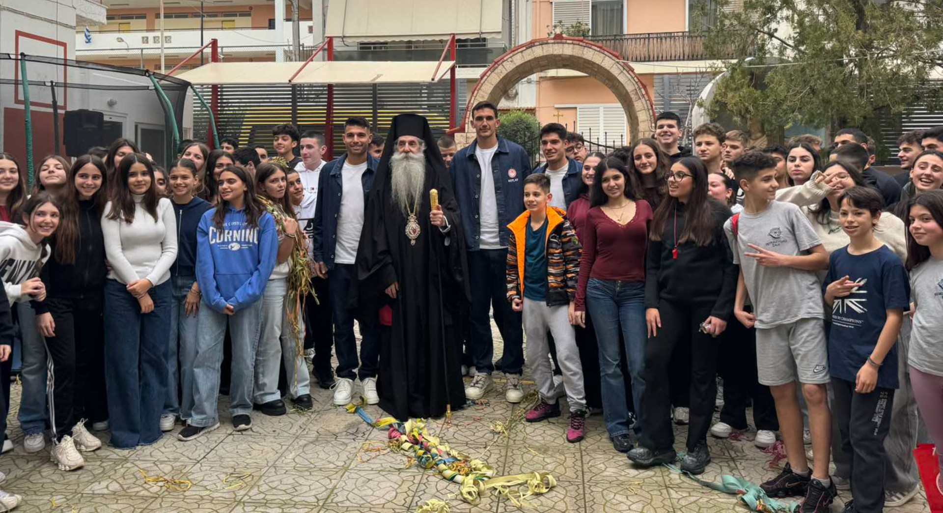 «Ερυθρόλευκη» Τσικνοπέμπτη στα εκπαιδευτήρια της Μητροπόλεως Πειραιά