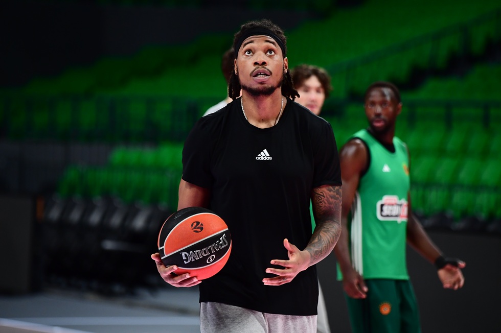 Χολμς: «Πρέπει να μάθω πως σφυρίζουν οι διαιτητές, δεν είναι το ίδιο σε όλα τα ματς»