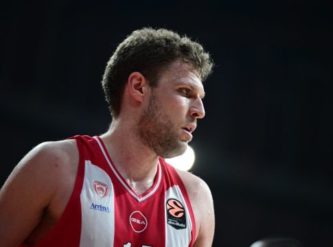 Βεζένκοφ: Η ζωή χωρίς τον Σάσα, 454 μέρες και 55 συνεχόμενα ματς μετά (vids)