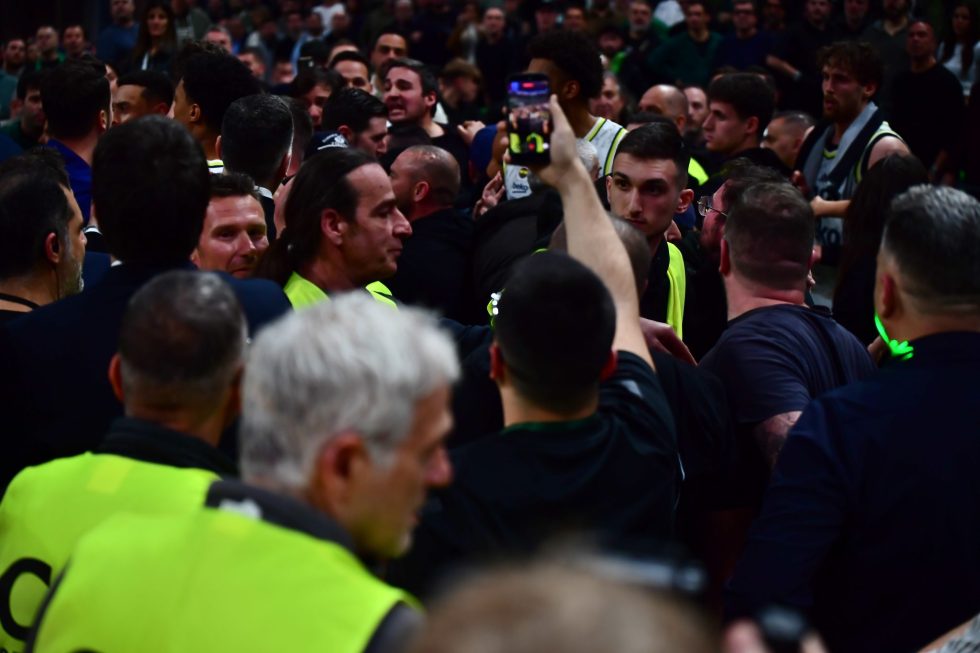 Ένταση στο ΟΑΚΑ με τη λήξη του ματς του Παναθηναϊκού με τη Φενέρμπαχτσε