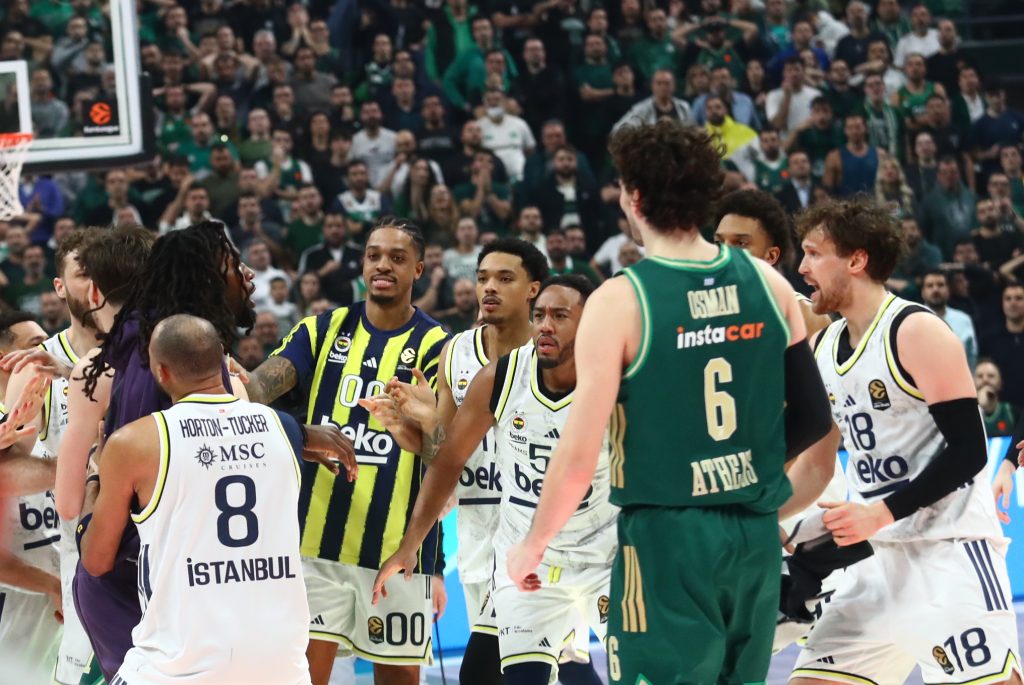 Έξαλλη με τον Μπόλντγουιν η σύντροφος του Ναν: «Σε σιχαίνομαι, μικρέ άντρα!» (pic)