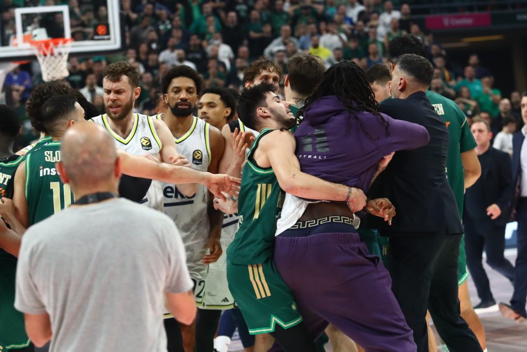 Βαρύ πρόστιμο για Παναθηναϊκό και μία αγωνιστική στον Λεσόρ από τη Euroleague – 5.000 στον Μπαρτζώκα