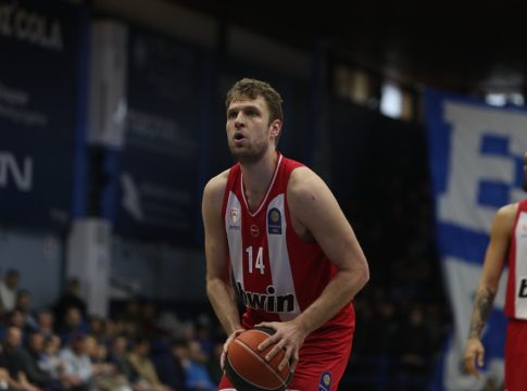 Βεζένκοφ: «Όποιος νομίζει ότι θα είναι εύκολο είναι γελασμένος» (vid)