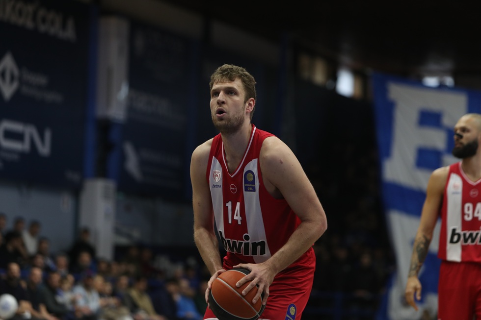 Βεζένκοφ: «Όποιος νομίζει ότι θα είναι εύκολο είναι γελασμένος» (vid)