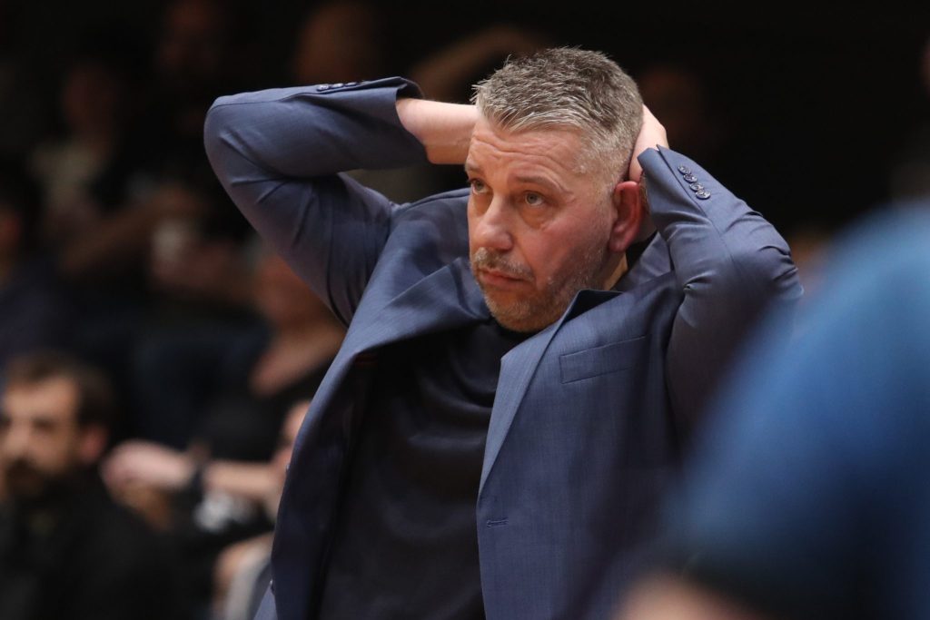 Απίστευτο ξέσπασμα Παπαθεοδώρου: «Δεν σε φοβάμαι ούτε εγώ ούτε το Μαρούσι, είσαι μικρός» (vid)