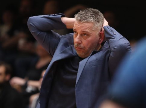 Απίστευτο ξέσπασμα Παπαθεοδώρου: «Δεν σε φοβάμαι ούτε εγώ ούτε το Μαρούσι, είσαι μικρός»