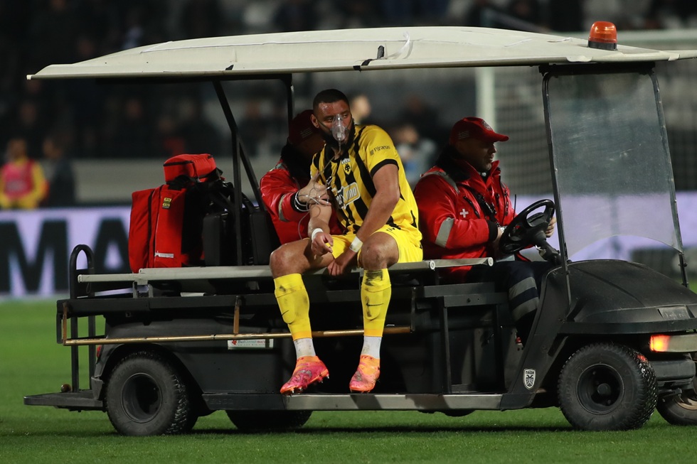 ΠΑΟΚ – ΑΕΚ: Αποχώρησαν με προβλήματα τραυματισμού οι Μεϊτέ και Μουκουντί