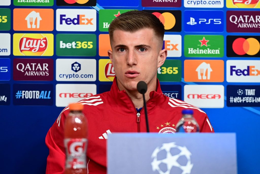 Κοστίνια: «Όλοι είμαστε εδώ για να βοηθήσουμε τον Ολυμπιακό – Ο κόσμος μας δίνει δύναμη»