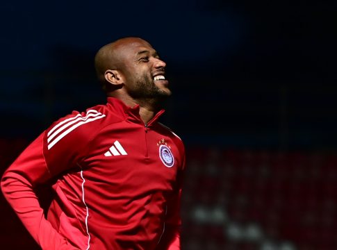 Η τελευταία προπόνηση του Ολυμπιακού πριν τη Λεβερκούζεν με τον Ελ Κααμπί με ξυρισμένο κεφάλι (vids)