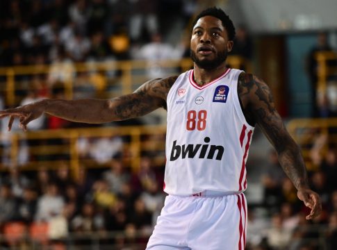 Ανησυχία με Τζόουνς στον Ολυμπιακό, αποχώρησε με ενοχλήσεις στο γόνατο (vid)