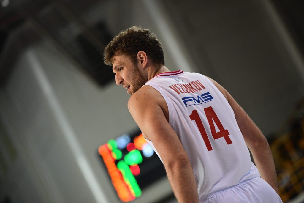 Βεζένκοφ: «Αξίζουν συγχαρητήρια στην ΑΕΚ για την πορεία της» – Τι είπε για τον Χέιζ-Ντέιβις