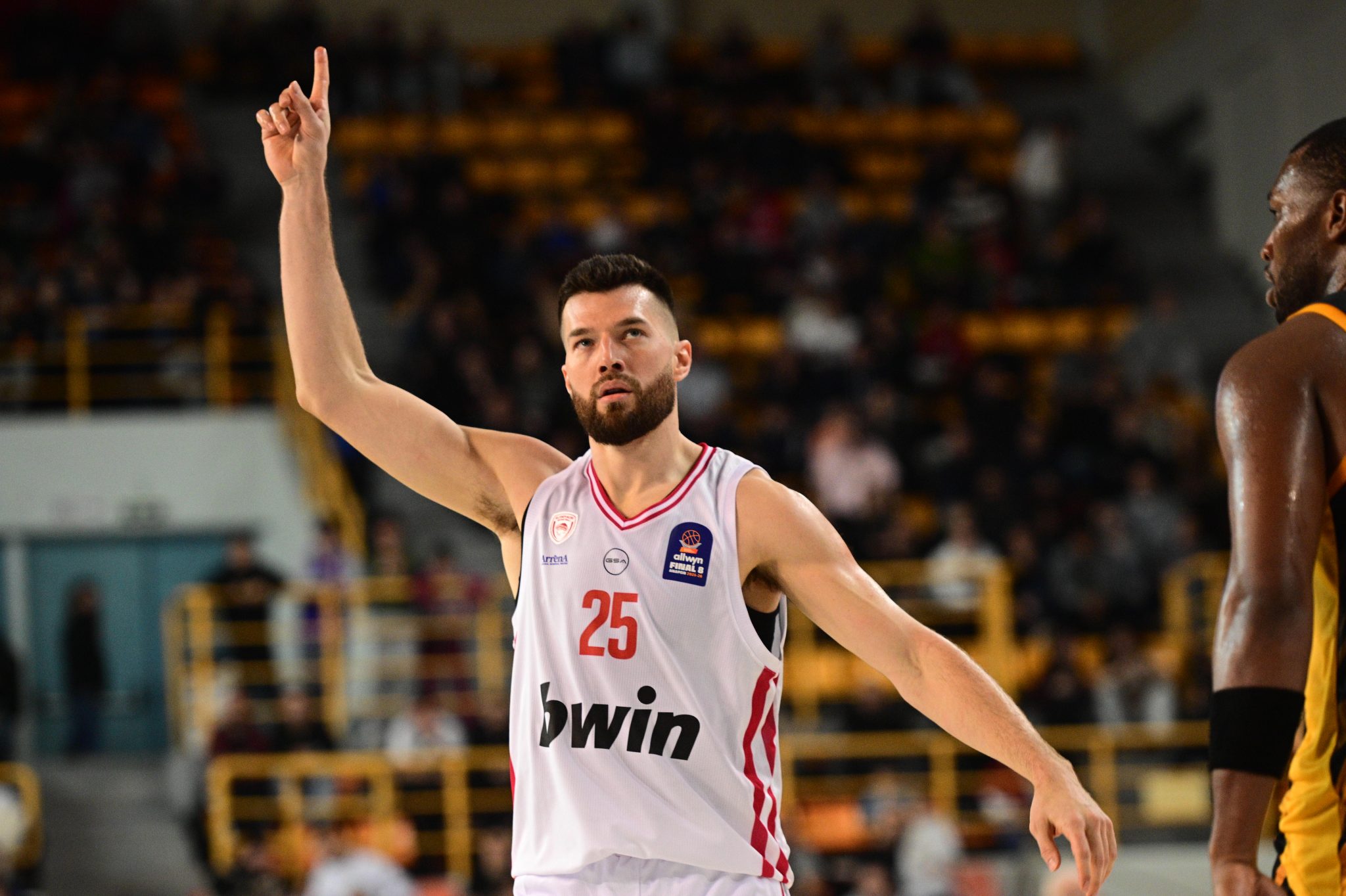 Ξέσπασε ο Πίτερς: «Δεν υπάρχει σεβασμός για την υγεία των παικτών με τα αυτοκόλλητα»