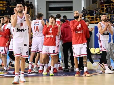 Ολυμπιακός: Η «κόκκινη» κερκίδα και οι μάχες στο παρκέ του Final 8 (vid)