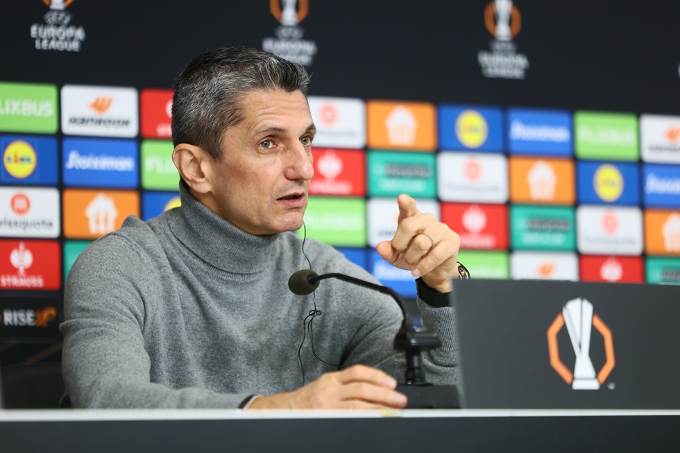 Live Streaming η συνέντευξη Τύπου του Λουτσέσκου