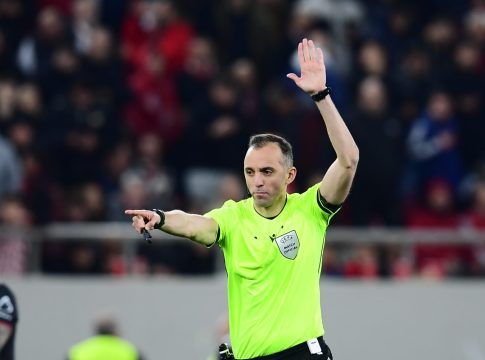 Καραπαπάς: «Παράξενοι κανονισμοί – Το χάδι στην πλάτη του Ταρέμι και το ξεκάθαρο οφσάιντ στο δεύτερο γκολ της Λεβερκούζεν» (vids)