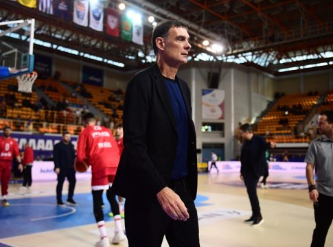 Αποθέωση για τον Μπαρτζώκα στο ξενοδοχείο του Ολυμπιακού (vid)