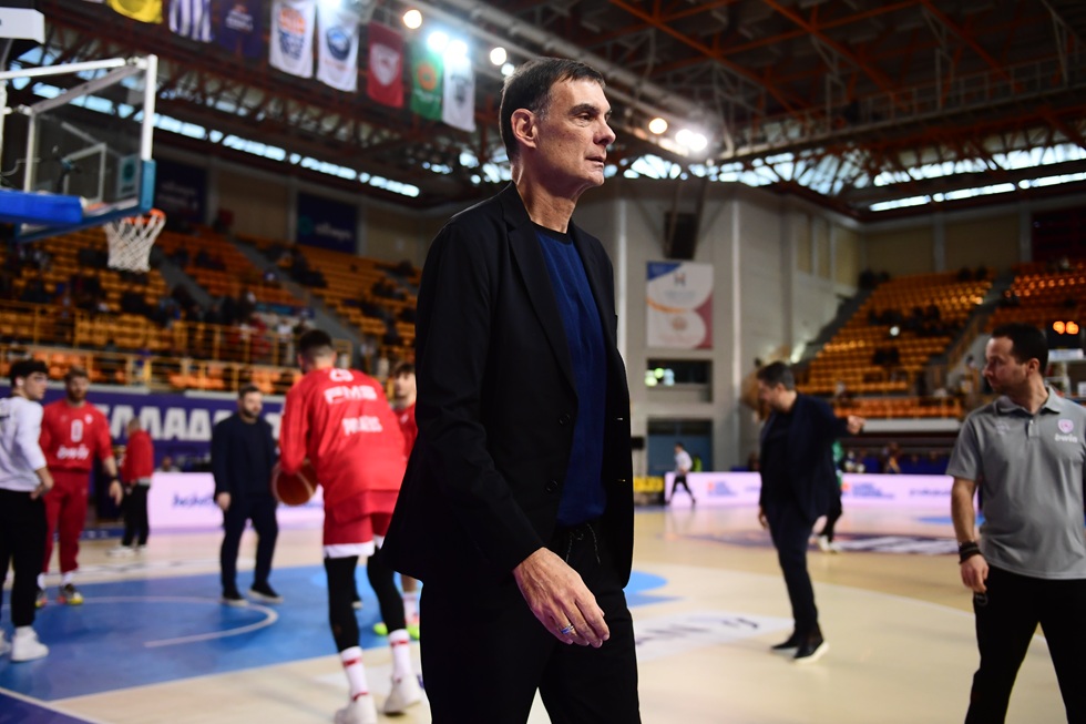 Αποθέωση για τον Μπαρτζώκα στο ξενοδοχείο του Ολυμπιακού (vid)