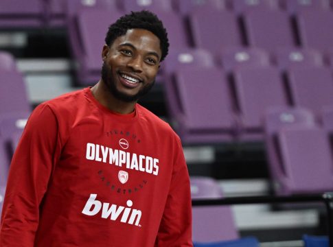 Τι είναι η ειδική ζώνη που φορά ο Τζόουνς στο γόνατό του (pics)