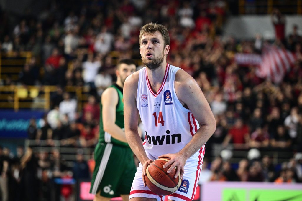 Βεζένκοφ on fire: Ξεκίνημα με 5 στα 5 (vid)