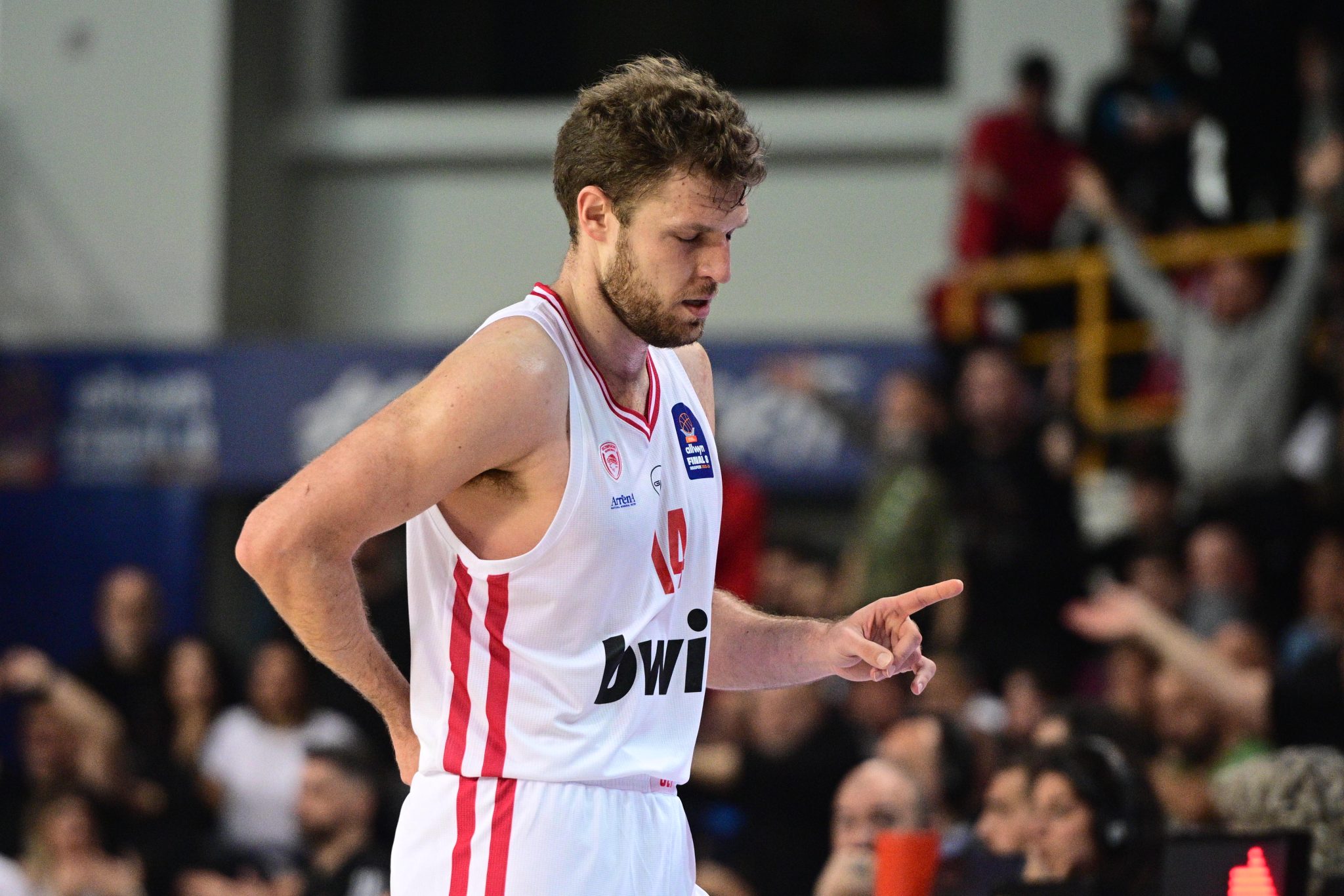 Τι είναι το σφίξιμο οσφυϊκής μοίρας από το οποίο υποφέρει ο Βεζένκοφ (vid)