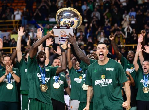 Η απονομή του Κυπέλλου στον Παναθηναϊκό: Ο Σλούκας έδωσε την κούπα σε Ναν και Γκραντ (vids)