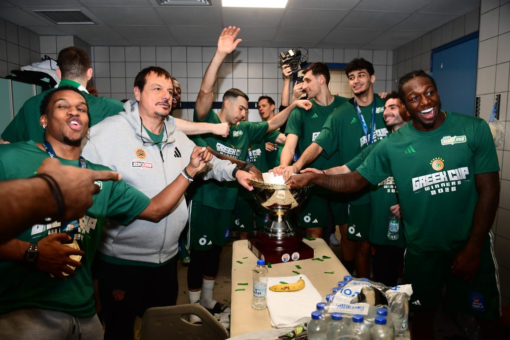 Η ομιλία του Εργκίν Αταμάν και η συγκινητική αφιέρωση του Κώστα Σλούκα (vid)