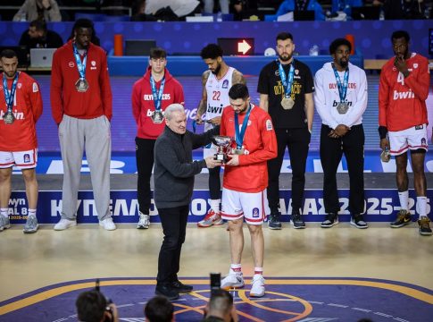 «Πάμε για το restart»: Όσα ειπώθηκαν στα αποδυτήρια του Ολυμπιακού μετά το ματς με τον Παναθηναϊκό