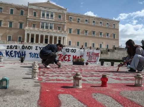 Τέμπη: «Δεν ξεχνάμε, δεν συγχωρούμε» – Ξεσηκωμός σε όλη τη χώρα, για τα 3 χρόνια από το πολύνεκρο δυστύχημα