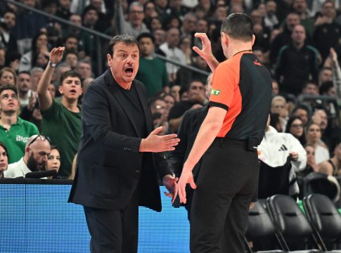 Έξω φρενών ο Αταμάν με τους διαιτητές: Χρεώθηκε τεχνική ποινή για διαμαρτυρία