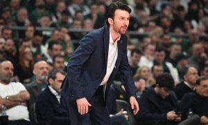 Δεν κρατήθηκε ο προπονητής της Παρί: «Κλασικά, τα σφυρίγματα μετά την ένσταση του Αταμάν ήταν υπέρ της μιας πλευράς»