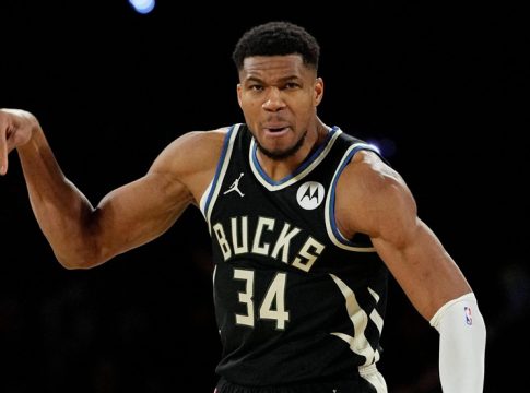 Αντετοκούνμπο: «Είμαι αφοσιωμένος στους Μπακς»