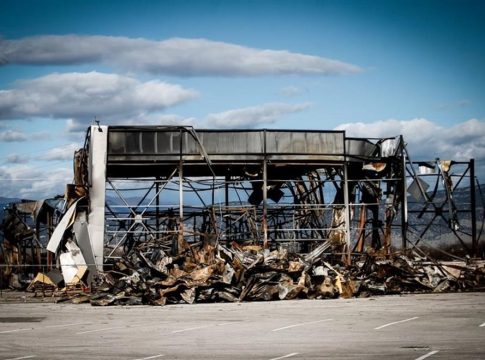 Βιολάντα: «Με προσωρινή άδεια που είχε λήξει το 2022 λειτουργούσε το εργοστάσιο» – Τι λέει ο δικηγόρος συγγενών θυμάτων
