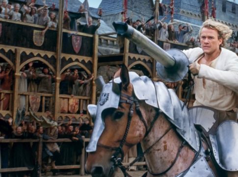 «Ο Χιθ Λέτζερ μου έσπασε το δόντι παίζοντας με μια σκούπα» – Πώς φτιάχτηκε η ταινία «Ο Θρύλος ενός Ιππότη»