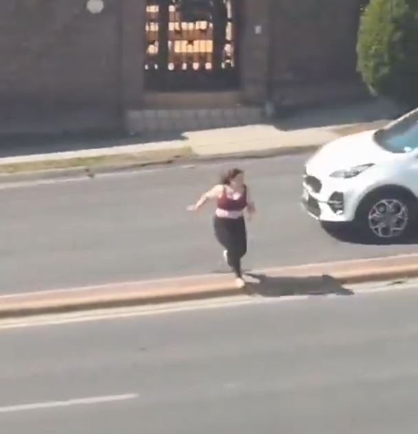 Μεξικό: Σοκαριστικό τροχαίο – Αυτοκίνητο χτυπά γυναίκα και την εκτοξεύει μέτρα μακριά (vid)