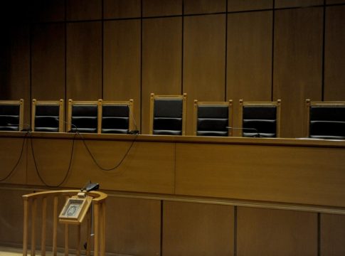 Ένοχος για έναν βιασμό και δύο απόπειρες βιασμού ο ηθοποιός και σκηνοθέτης