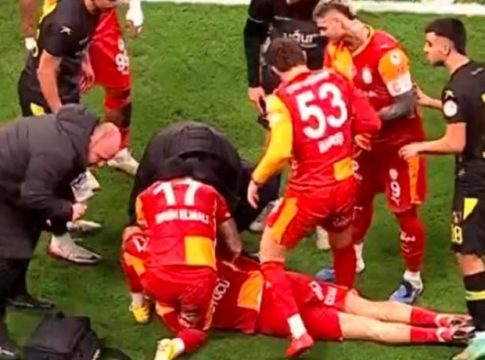 Συγκλόνισε ο Γιλμάζ: Έσωσε συμπαίκτη του στη Γαλατασαράι μετά από σοβαρό χτύπημα στο κεφάλι (vid)