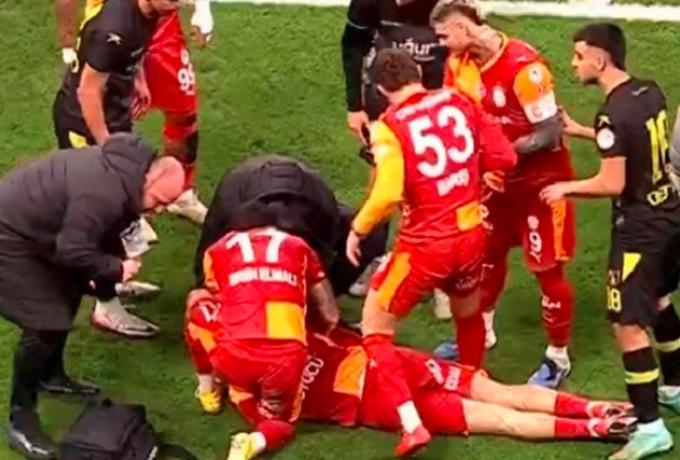 Συγκλόνισε ο Γιλμάζ: Έσωσε συμπαίκτη του στη Γαλατασαράι μετά από σοβαρό χτύπημα στο κεφάλι (vid)
