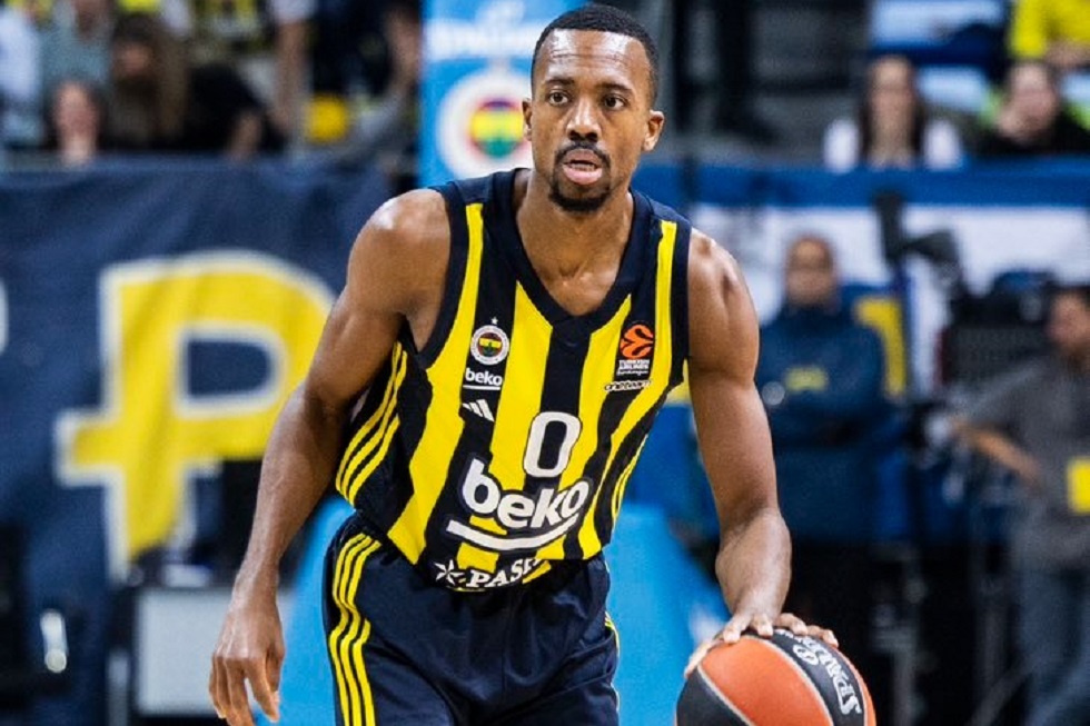 ΜακΚόλουμ: «Όταν η μπάλα στη Euroleague καίει, ο Ολυμπιακός δεν αντέχει τη πίεση»