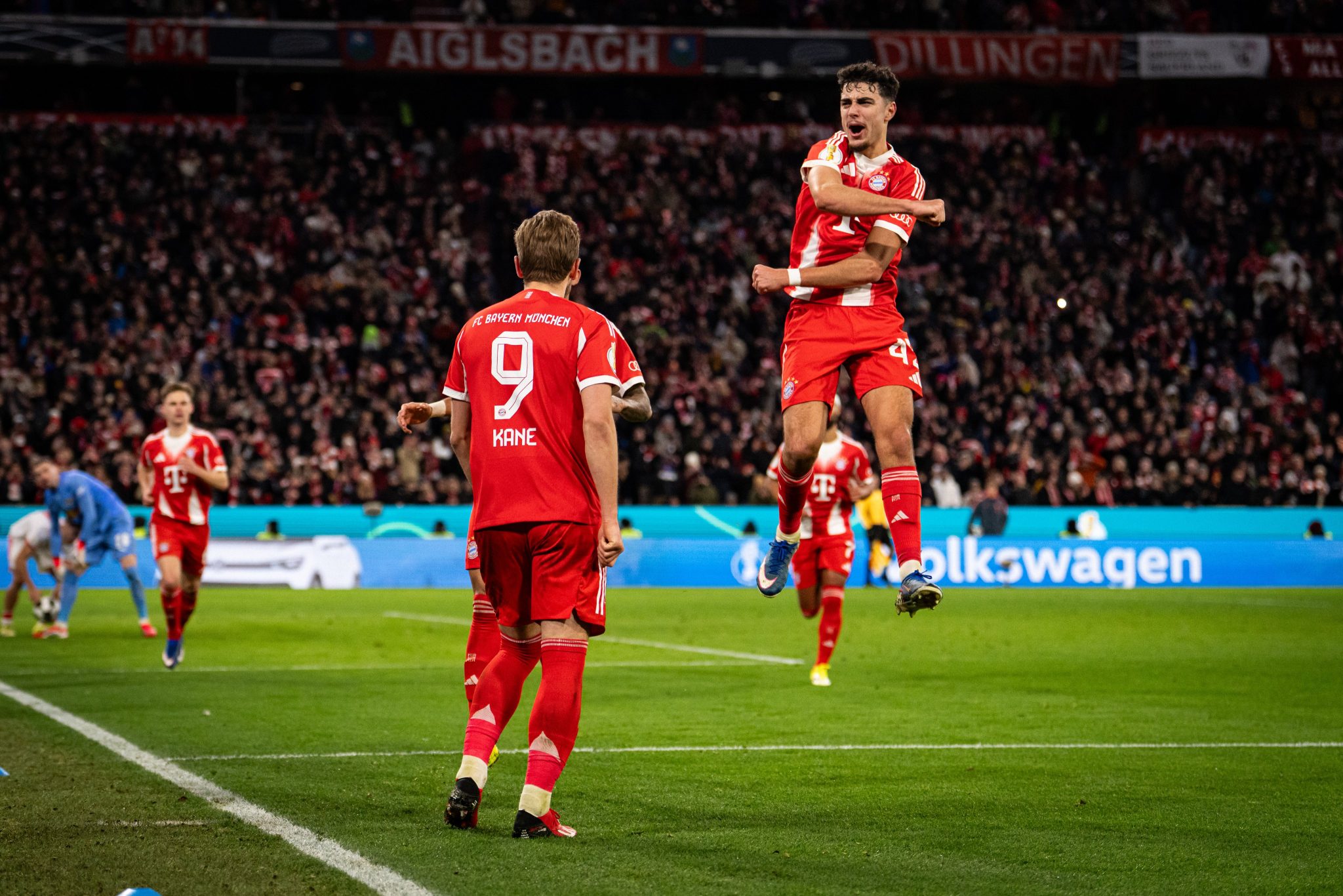 Μπάγερν Μονάχου – Λειψία 2-0: «Καθάρισαν» σε τρία λεπτά και… πέταξαν για τα ημιτελικά οι Βαυαροί