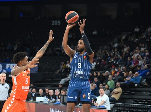 Αναντολού Έφες – Βαλένθια 107-90: Ξέσπασε και νίκησε μετά από εννέα σερί ήττες