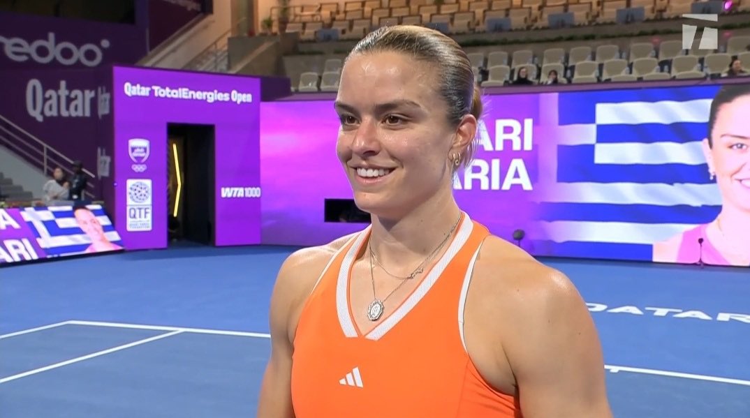 Το χαμόγελο «λέει» τα πάντα για την Σάκκαρη (vids)