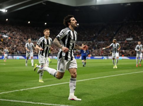 Νιουκάστλ – Καραμπάγκ 3-2: Το κερασάκι της πρόκρισης στους «16» από τους Άγγλους