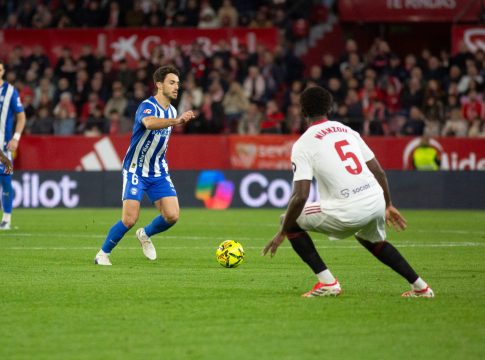 Σεβίλλη – Αλαβές 1-1: Άντεξε με δέκα παίκτες και πήρε τον βαθμό η ομάδα του Αλμέιδα