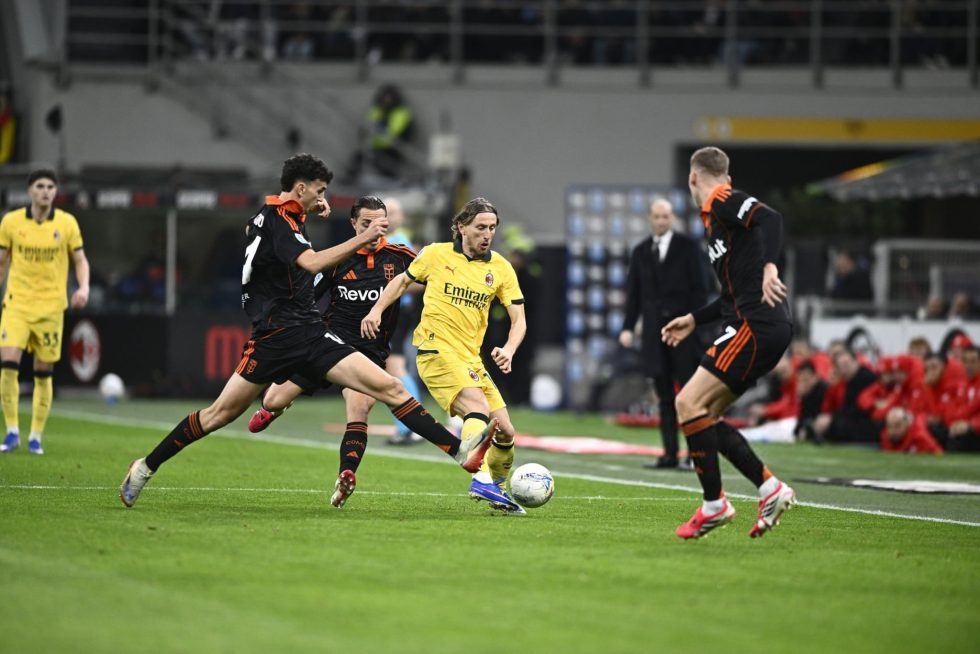 Μίλαν – Κόμο 1-1: «Δώρο» στην Ίντερ από την ομάδα του Φάμπρεγκας