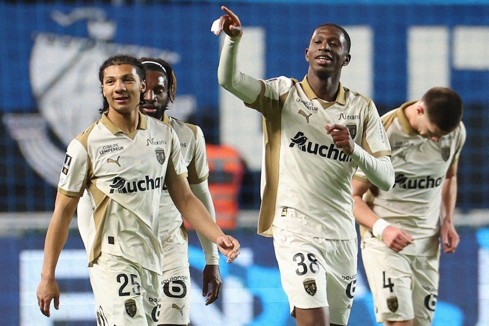 Παρί FC – Λανς 0-5: «Πάρτι» και κορυφή