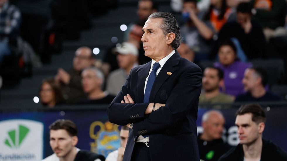 Σκαριόλο: «Δεν έχω ξαναδεί ομάδα να κερδίζει χωρίς να παίζει καλή άμυνα»