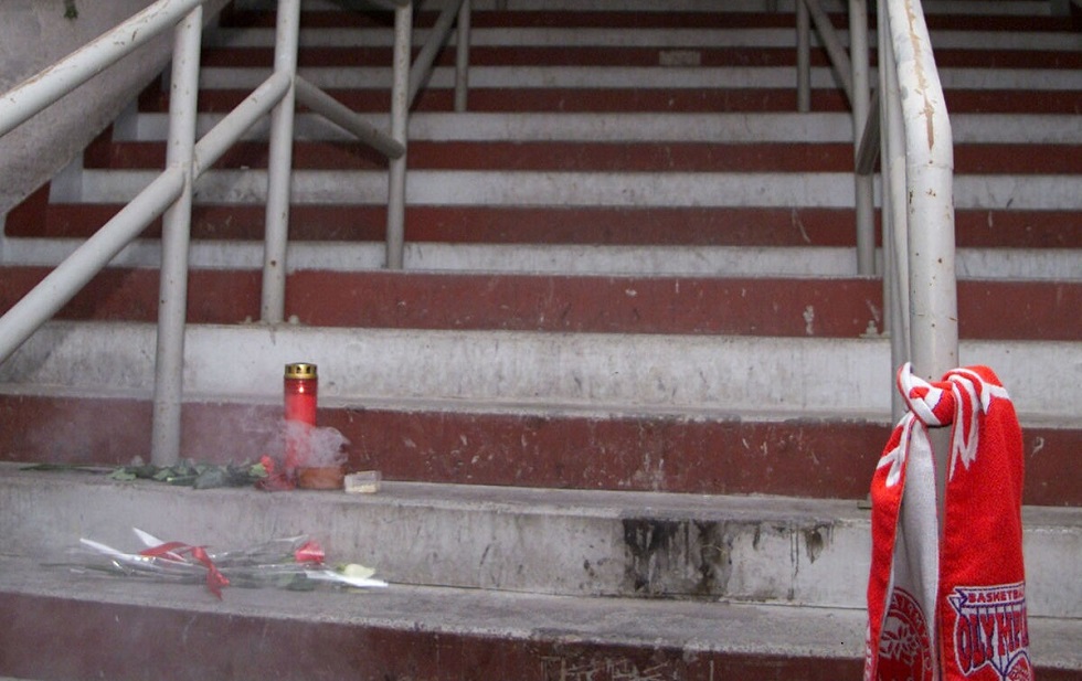 Παγώνει το αίμα, ο χρόνος σταματά: Τα συγκλονιστικά βίντεο από την τραγωδία της Θύρας 7