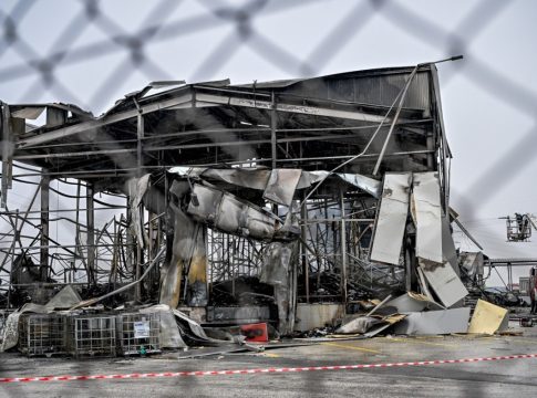 Βιολάντα: Διέκοψαν την έρευνα στο εργοστάσιο υπό τον φόβο νέας έκρηξης