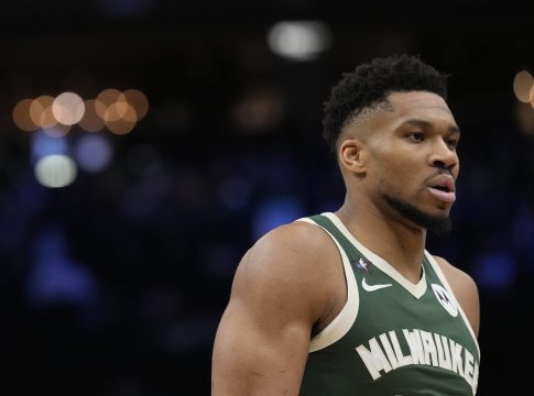 Ανατροπή δεδομένων με Αντετοκούνμπο: «Θέλω να μείνω εδώ και να κλείσω την καριέρα μου στους Μπακς»